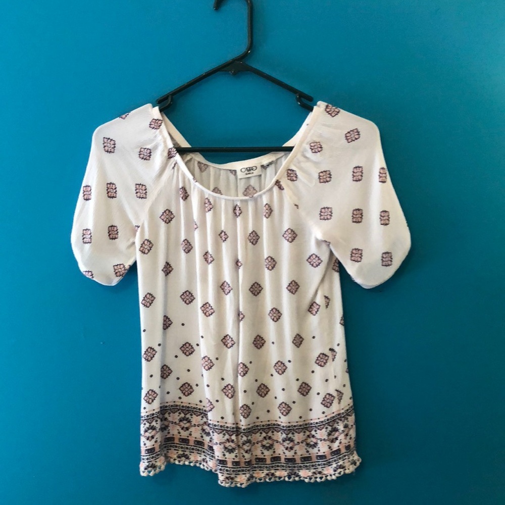 Cute over the shoulder sheer shirt.